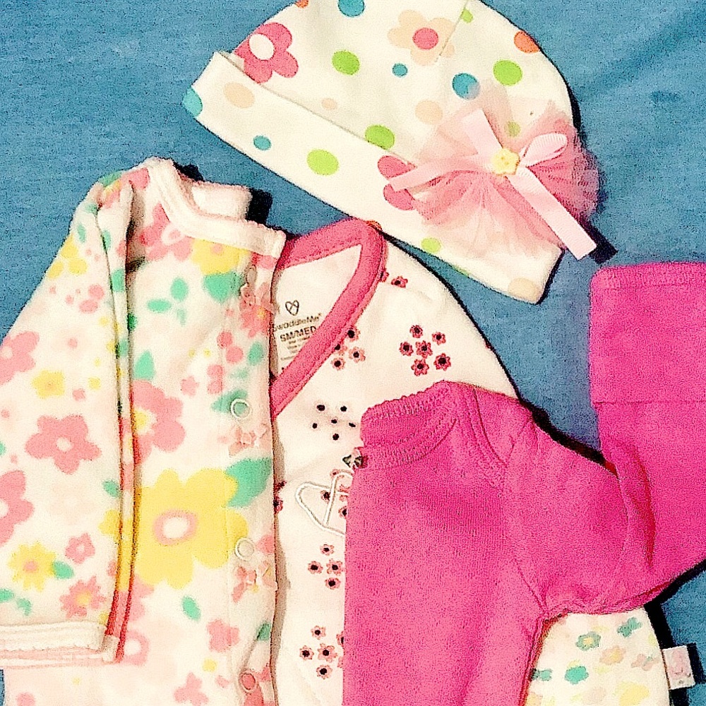 Newborn bundle with swaddle